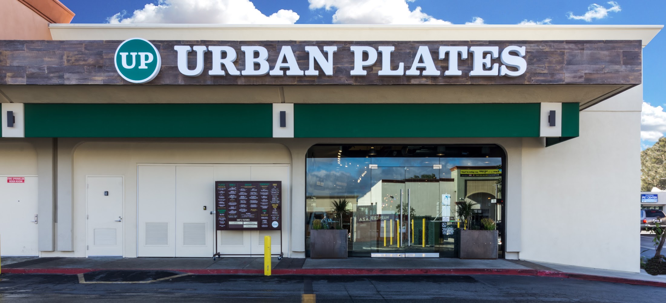 Urban Plates in Woodland Hills