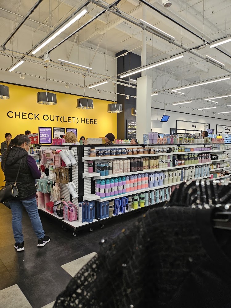 Bloomingdale's Outlet photo 2