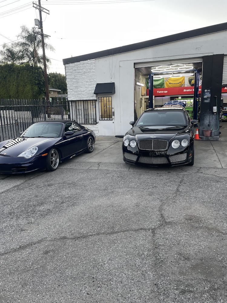 Woodland Hills Auto photo 4